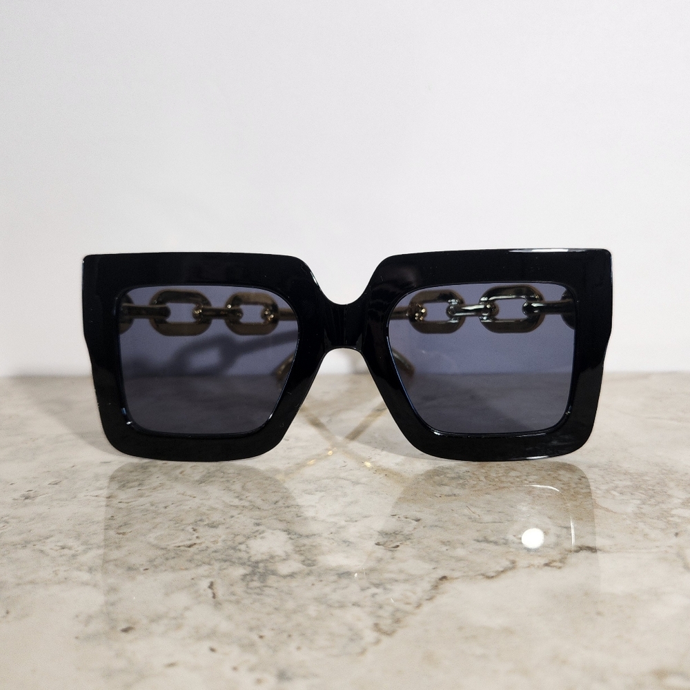 🆕️Black and Gold Oversized Square Sunglasses